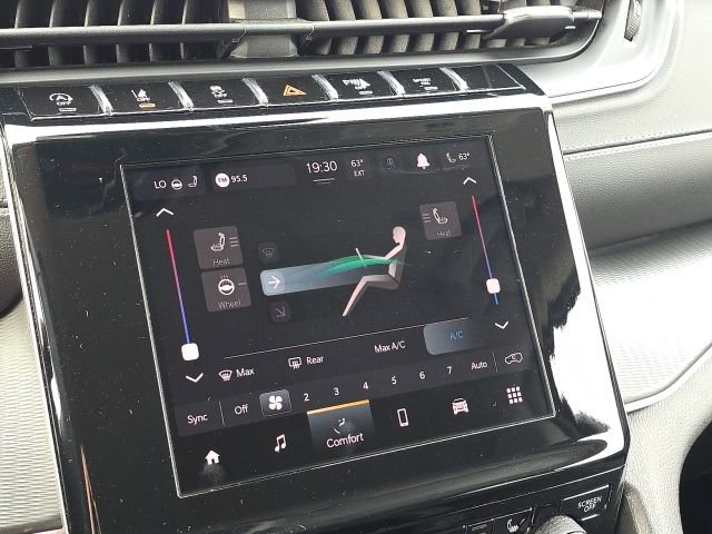 Used 2023 Jeep Grand Cherokee Laredo w/ Luxury Tech Group I RWD image 29