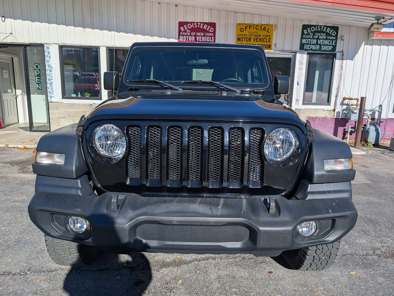 Used 2018 Jeep Wrangler Unlimited Sport S image 2