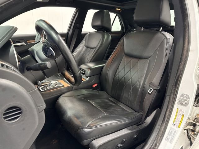 Used 2015 Chrysler 300 C Platinum w/ Harman/Kardon Audio Group AWD/4WD image 9