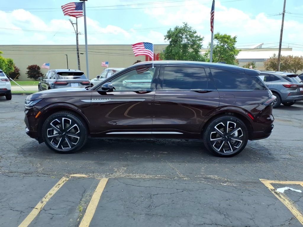 Used 2024 Lincoln Nautilus Reserve AWD/4WD image 4