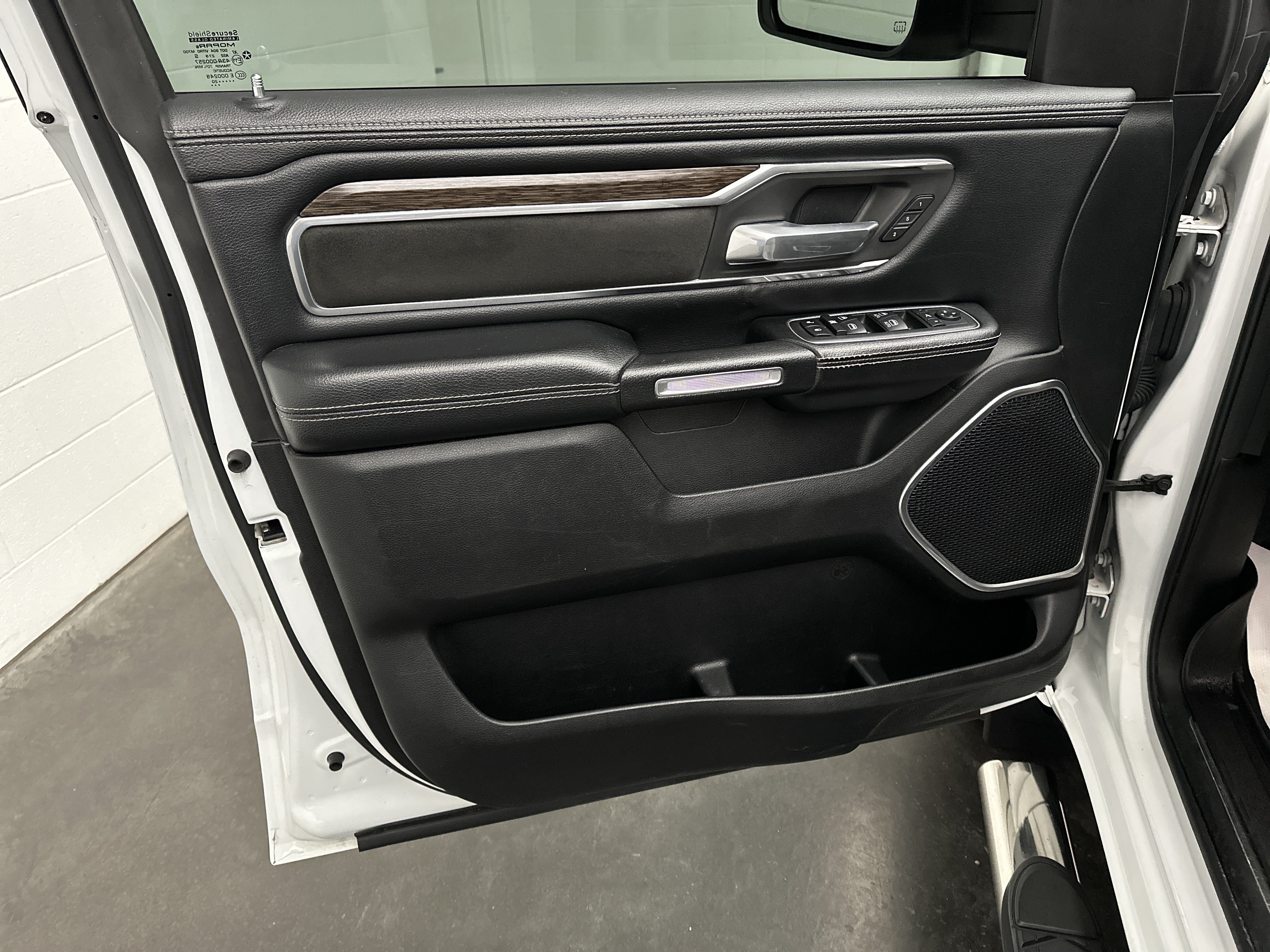 Used 2020 RAM 1500 Laramie AWD/4WD image 19