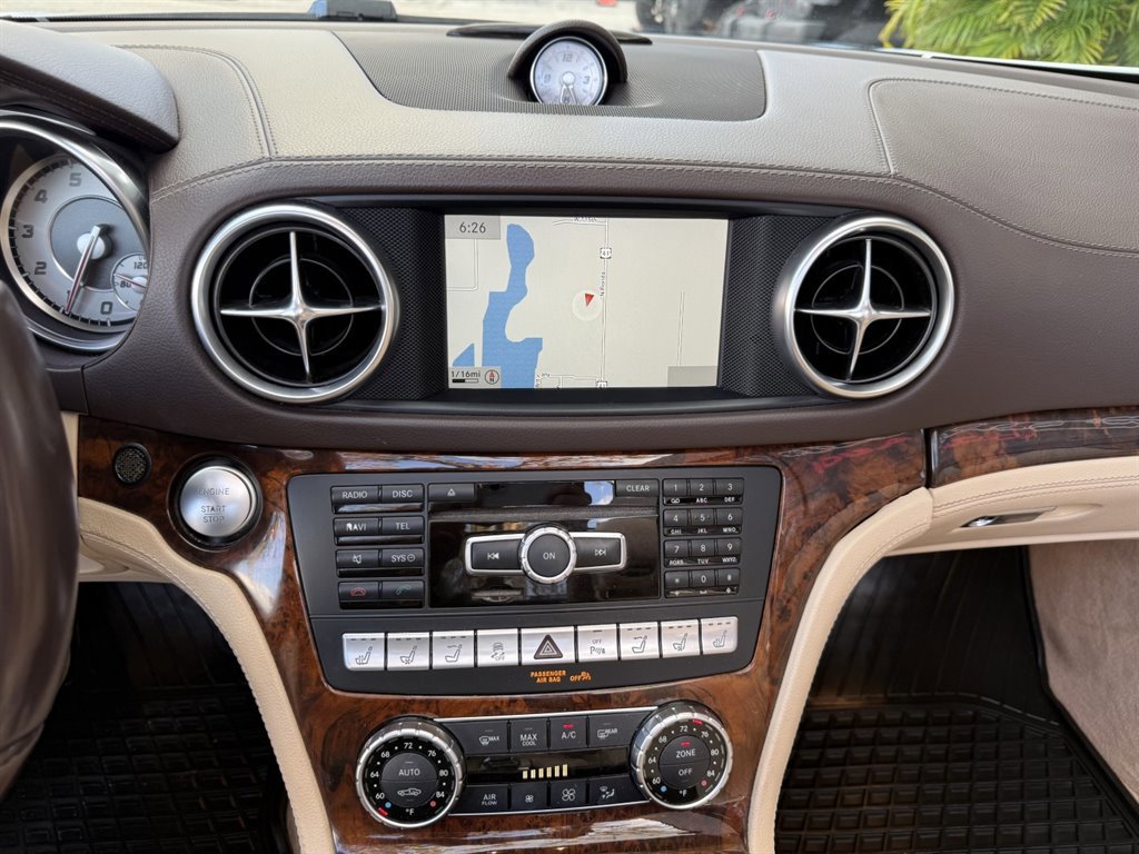 Used 2015 Mercedes-Benz SL 550 w/ Driver Assistance Package image 28