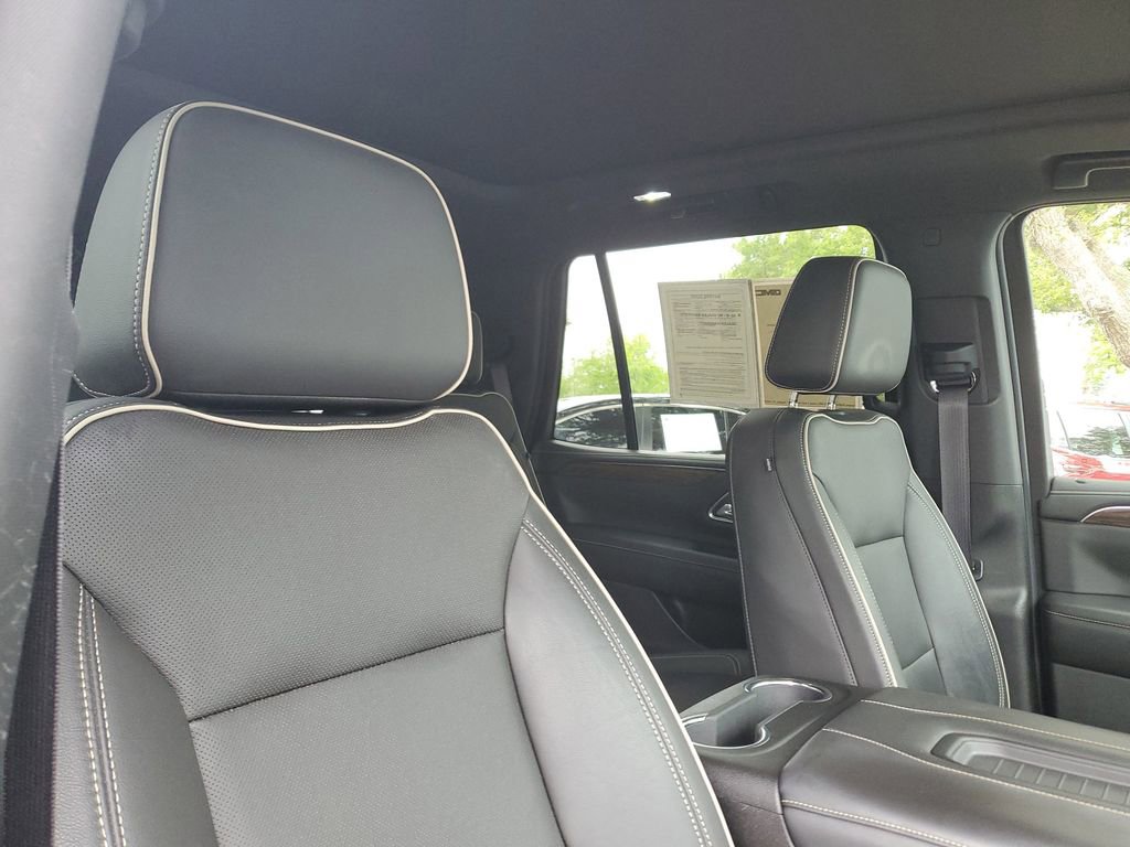 Used 2021 Chevrolet Tahoe Premier w/ Premium Package image 23