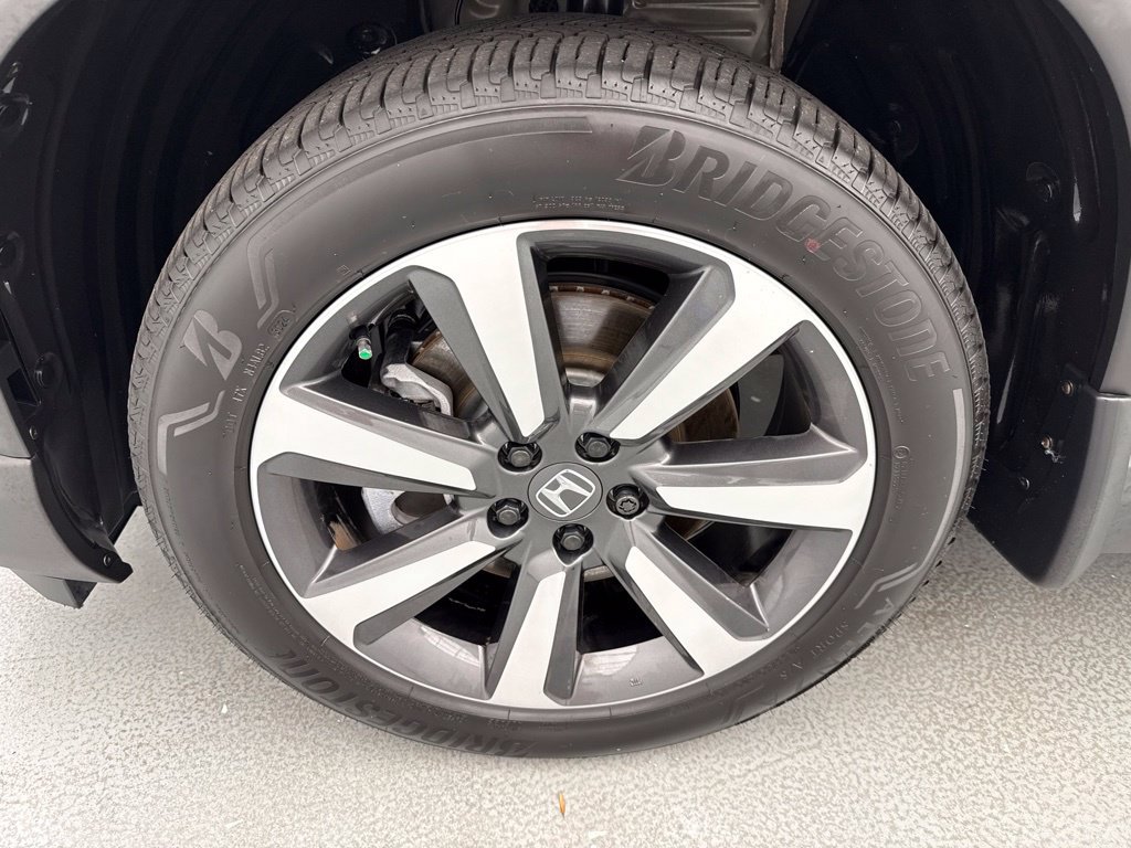 Used 2025 Honda Pilot Touring image 4