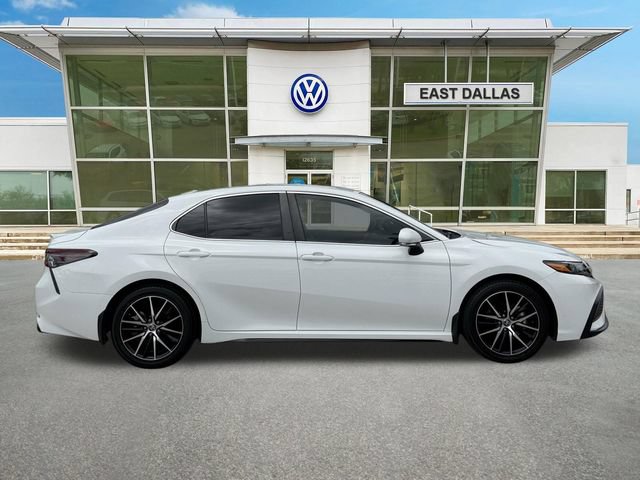 Used 2023 Toyota Camry SE w/ Convenience Package FWD image 2