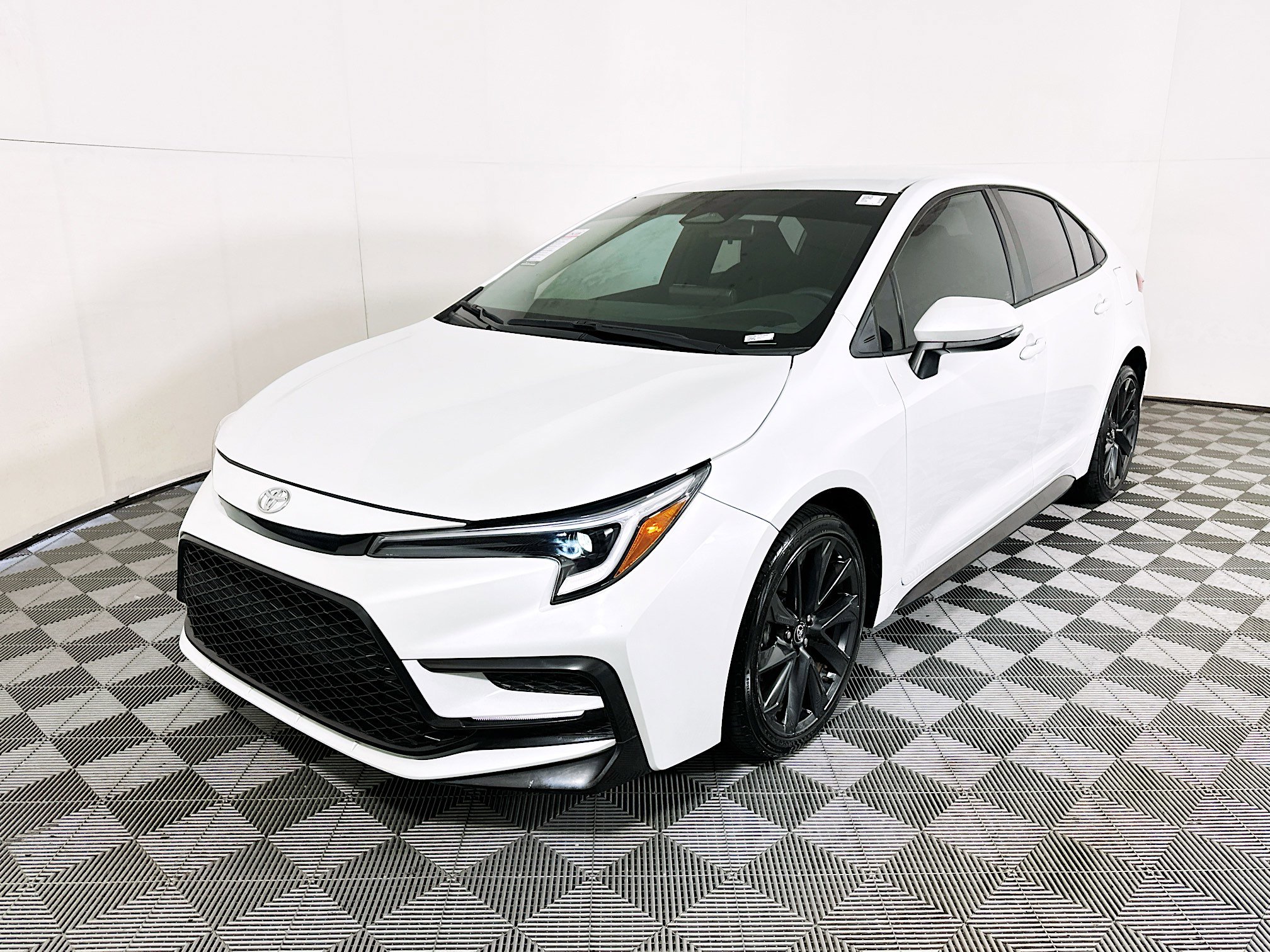 Used 2023 Toyota Corolla SE FWD image 7