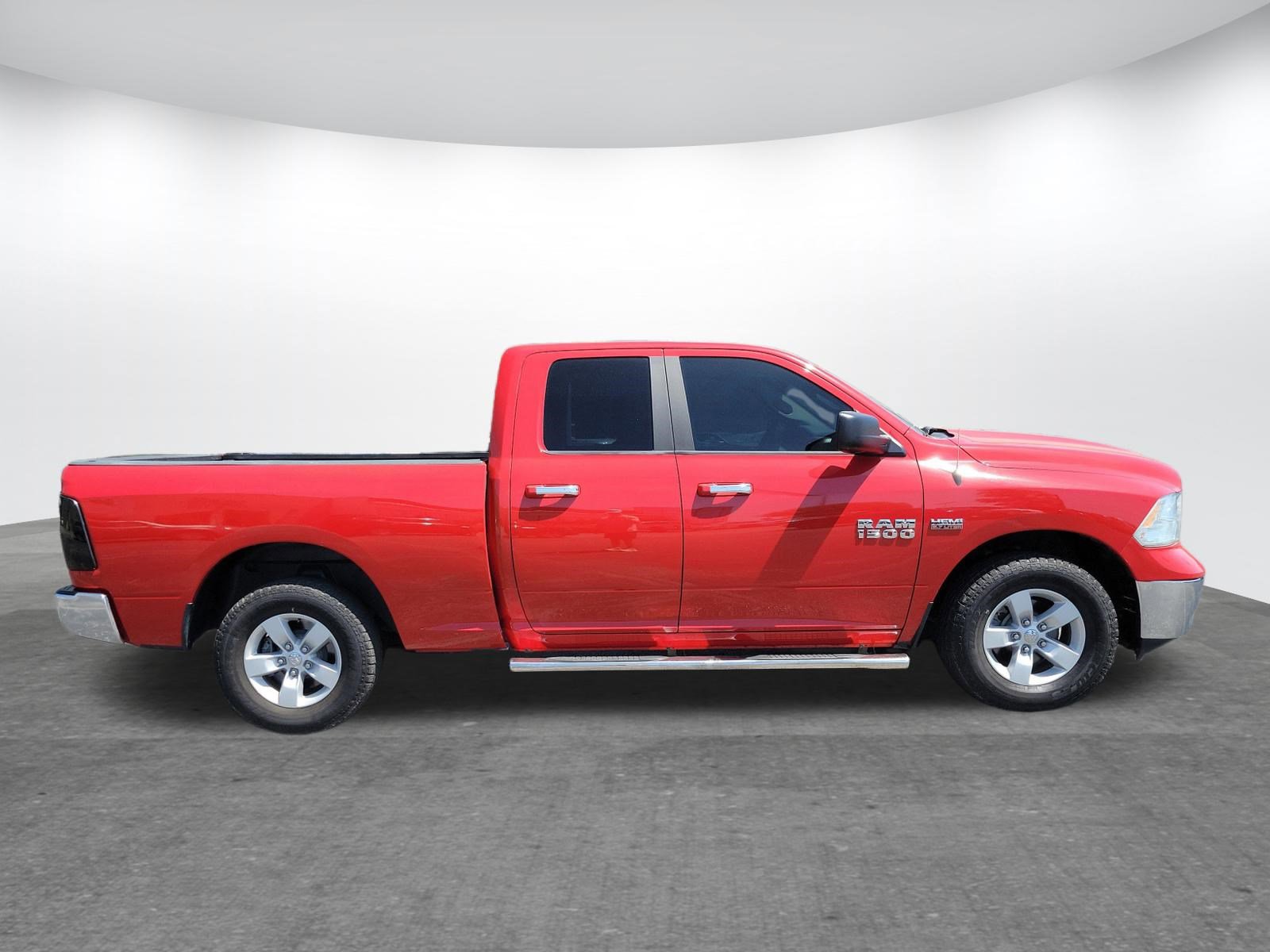 Used 2017 RAM 1500 Classic SLT image 2