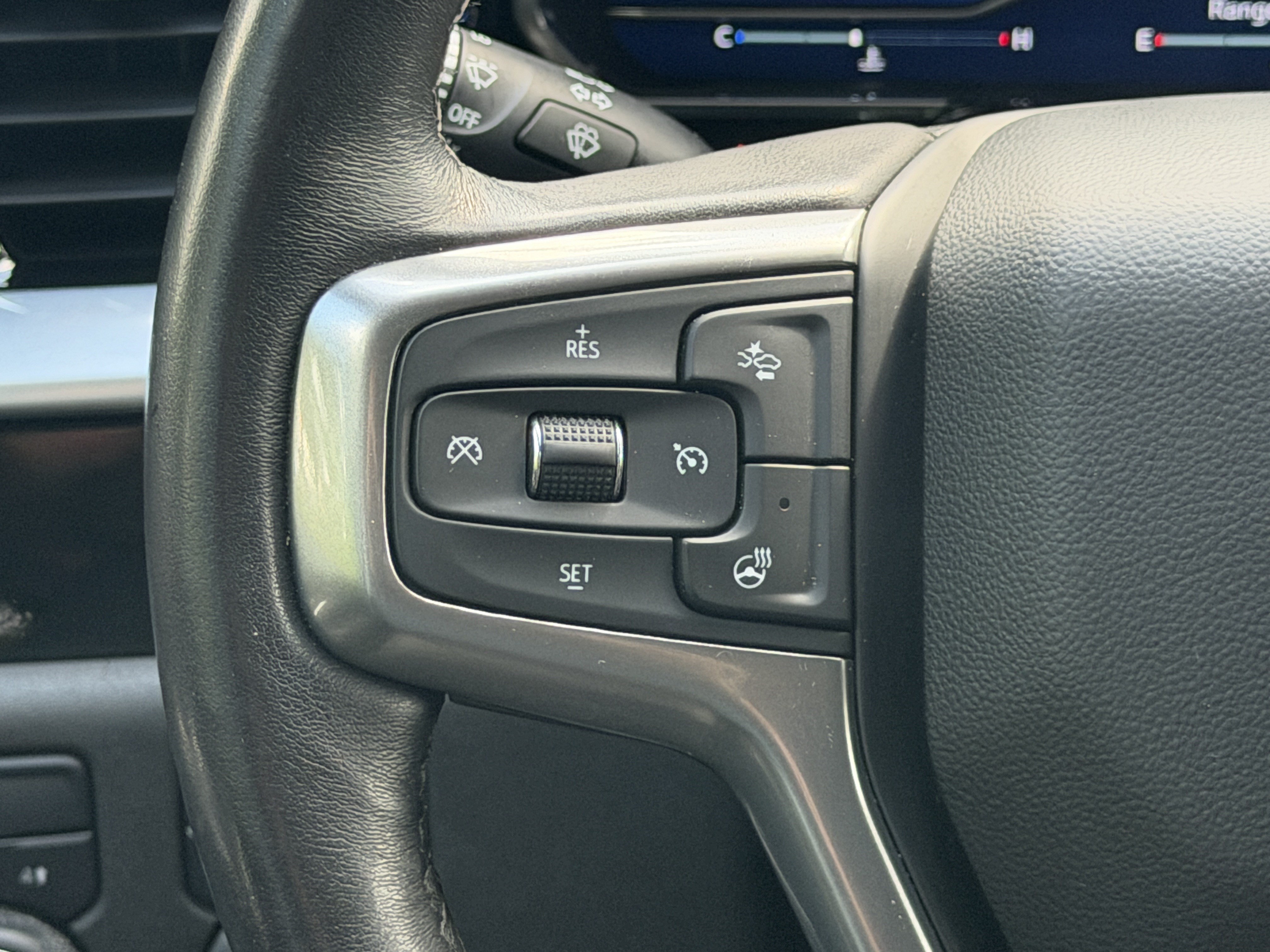 Used 2022 Chevrolet Silverado 1500 LT AWD/4WD image 29