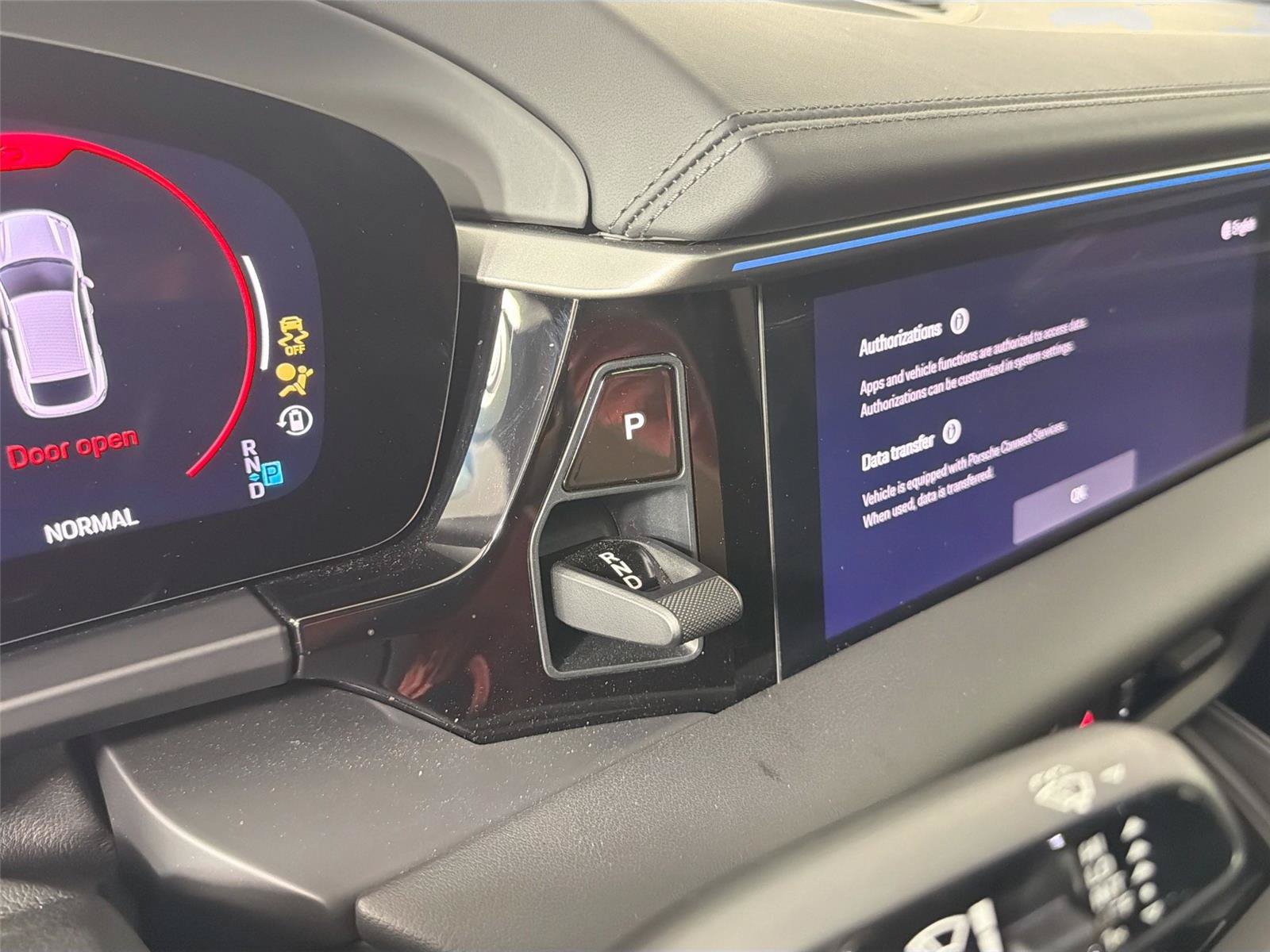 Certified 2025 Porsche Macan Electric RWD image 34
