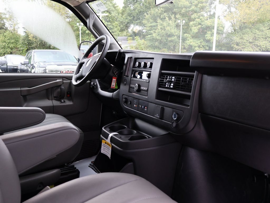 New 2025 GMC Savana 3500 Extended w/ Driver Convenience Package RWD image 32