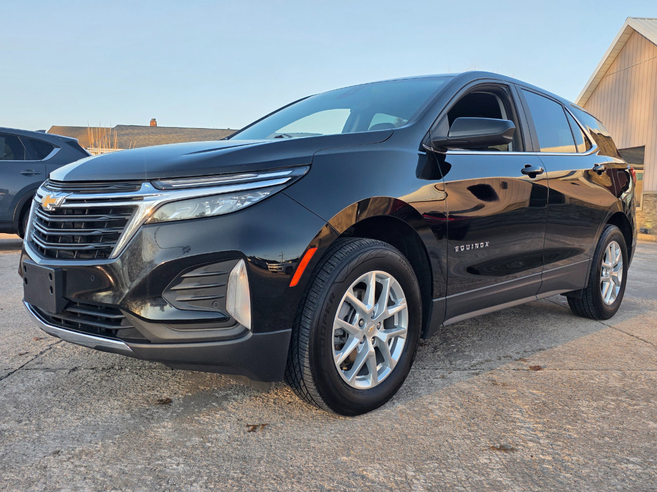 Used 2022 Chevrolet Equinox LT image 2