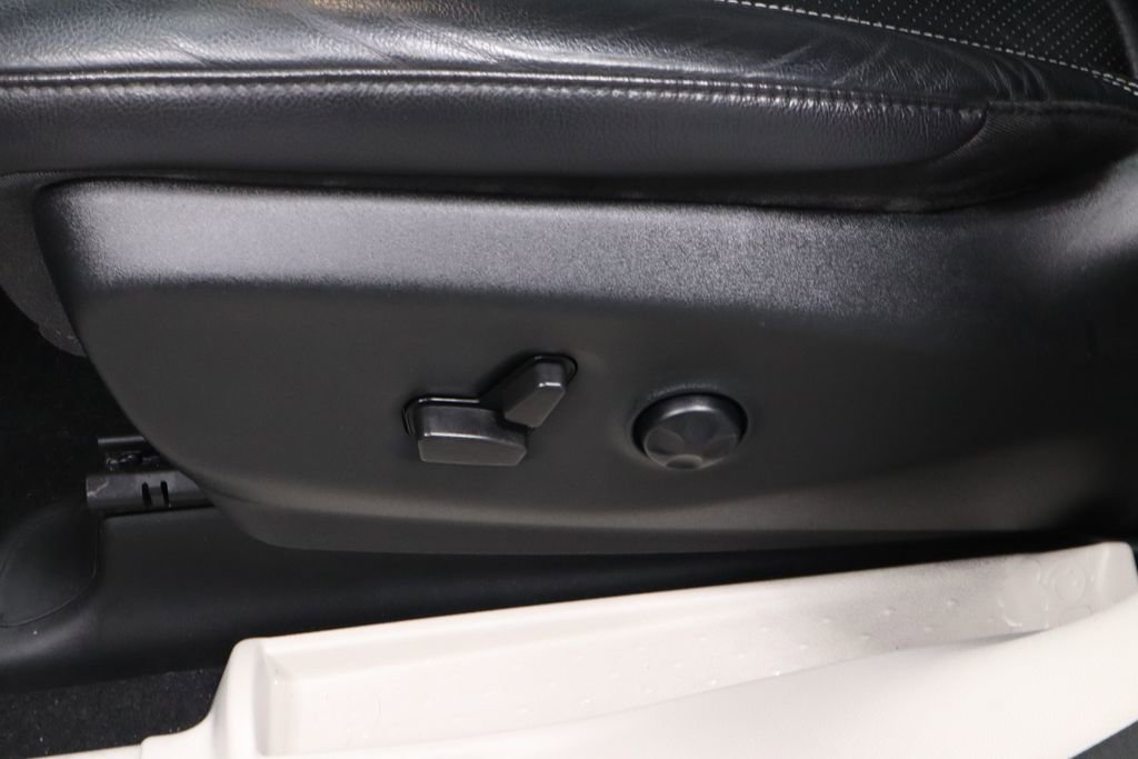 Used 2022 Chrysler Pacifica Touring-L w/ Uconnect Theater Family Group FWD image 25