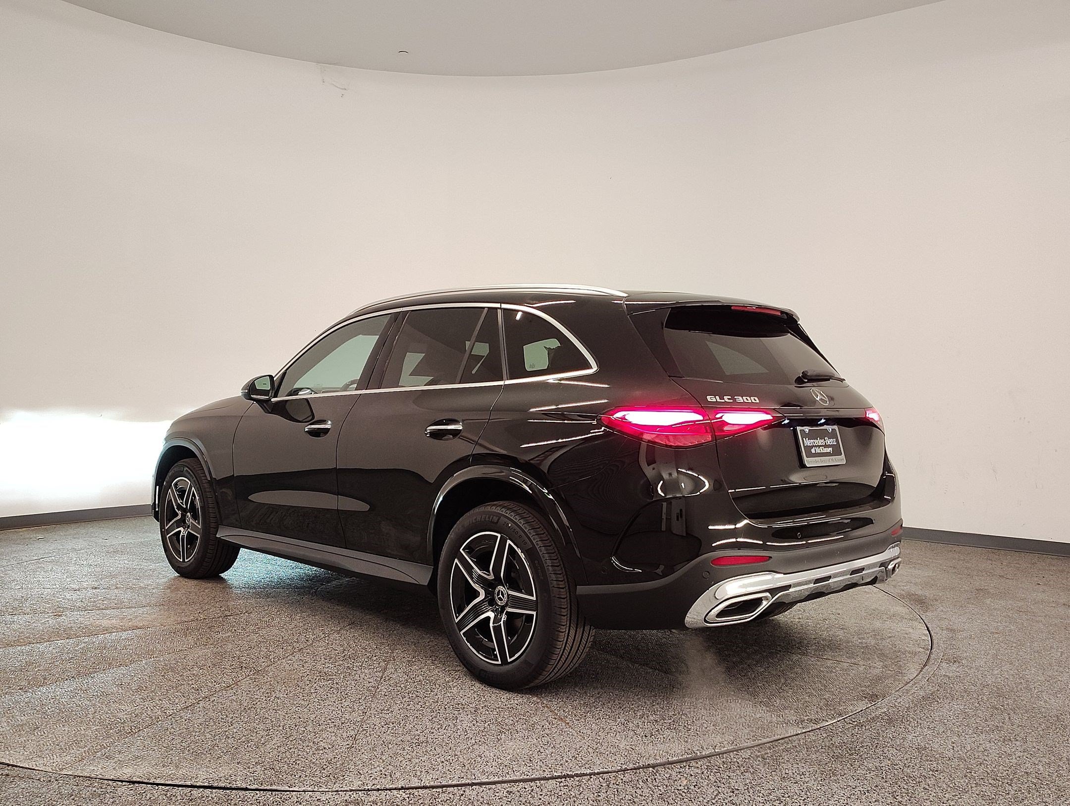 Used 2026 Mercedes-Benz GLC 300 image 3