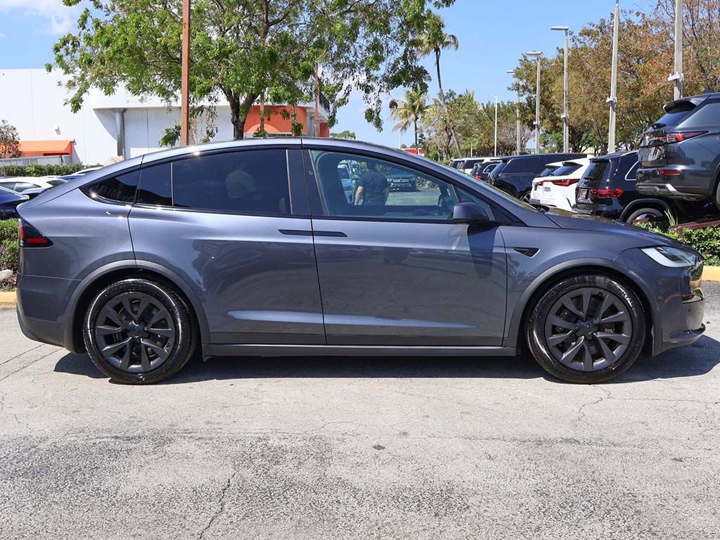 Used 2022 Tesla Model X Plaid image 18