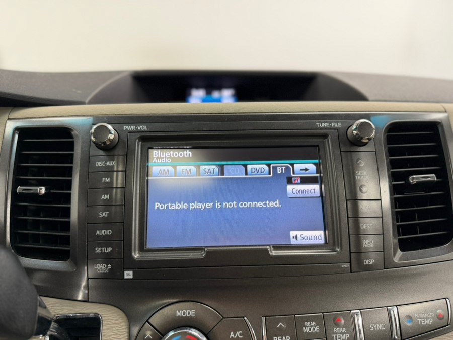 Used 2011 Toyota Sienna XLE w/ Premium Pkg AWD/4WD image 57