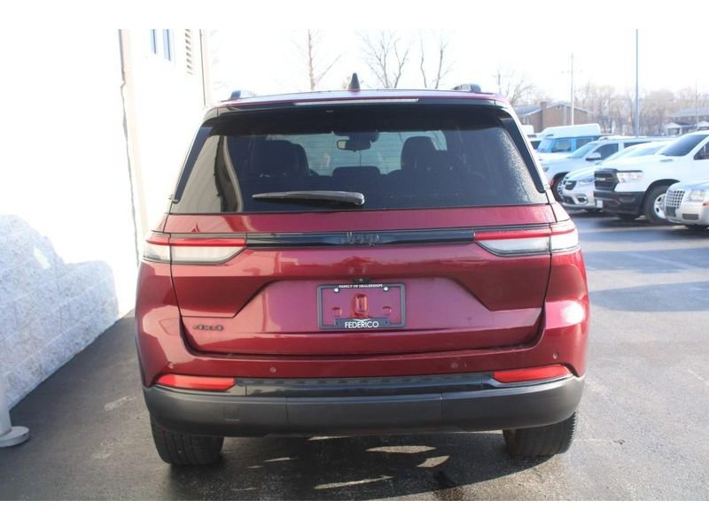 Used 2023 Jeep Grand Cherokee Altitude AWD/4WD image 4