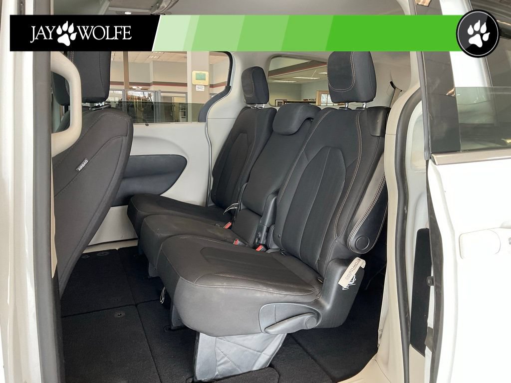 Used 2020 Chrysler Pacifica Touring FWD image 22