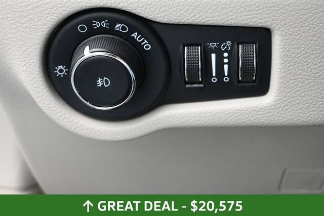 Used 2023 Chrysler Pacifica Touring-L FWD image 37