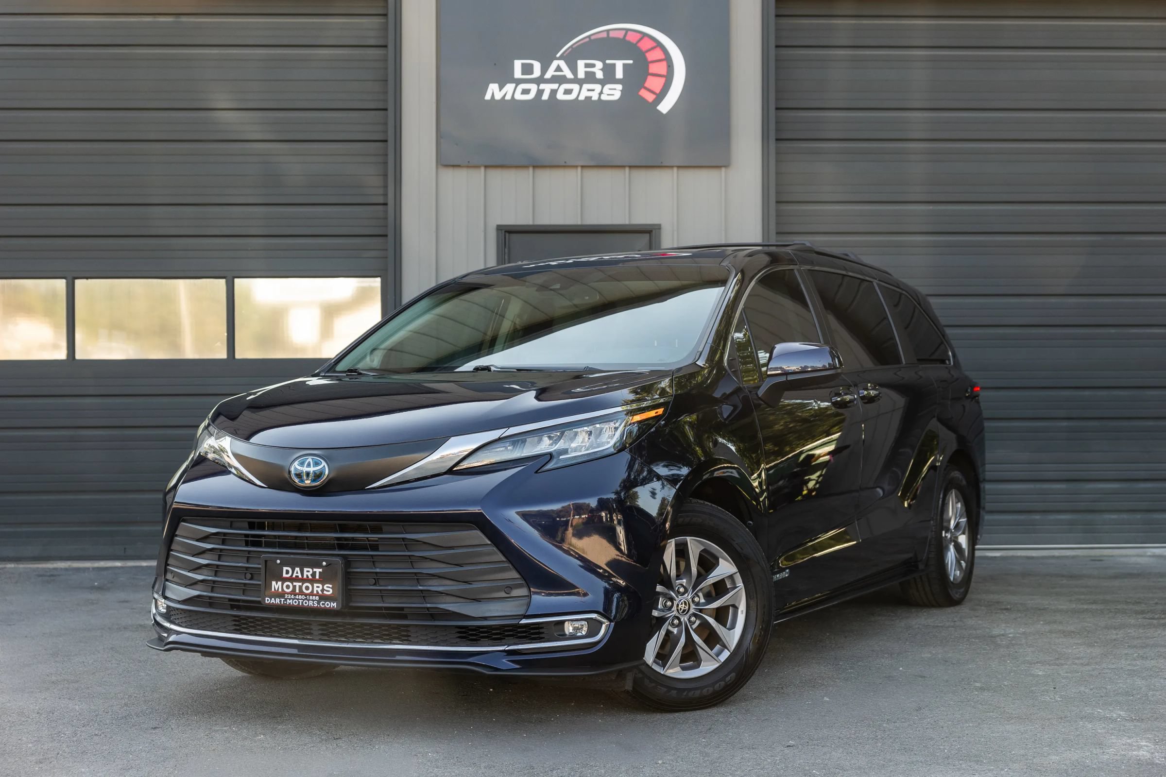 Used 2021 Toyota Sienna XLE w/ XLE Plus Package AWD/4WD image 3