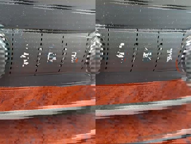 Used 2013 Chevrolet Avalanche LTZ image 19