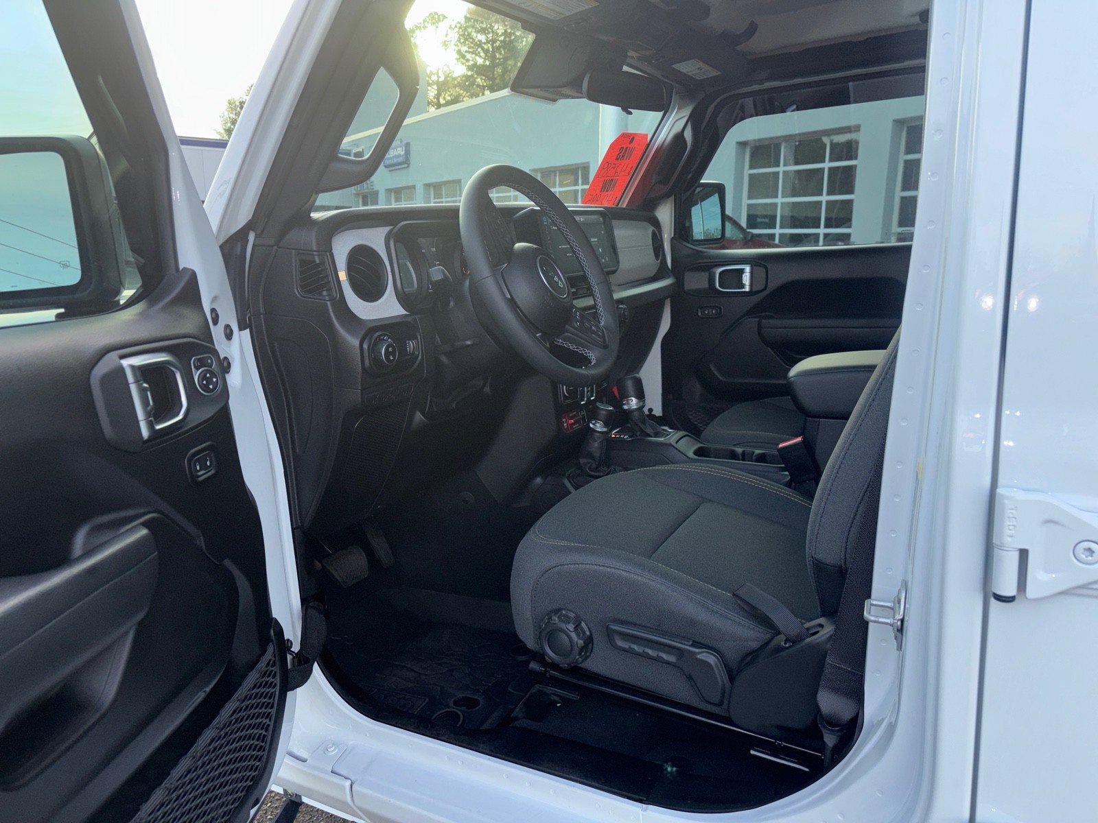 Used 2025 Jeep Gladiator Sport image 14