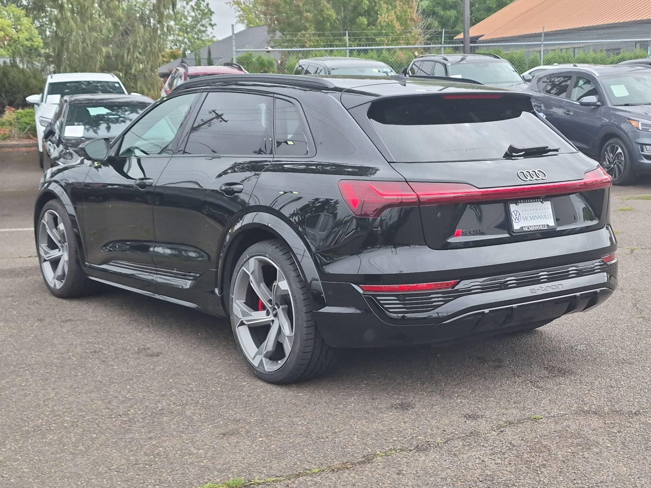 Used 2024 Audi Q8 e-tron Prestige w/ Prestige Package AWD/4WD image 3