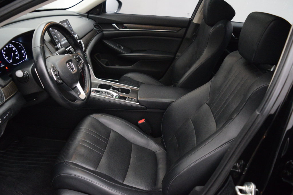 Used 2018 Honda Accord Touring image 10