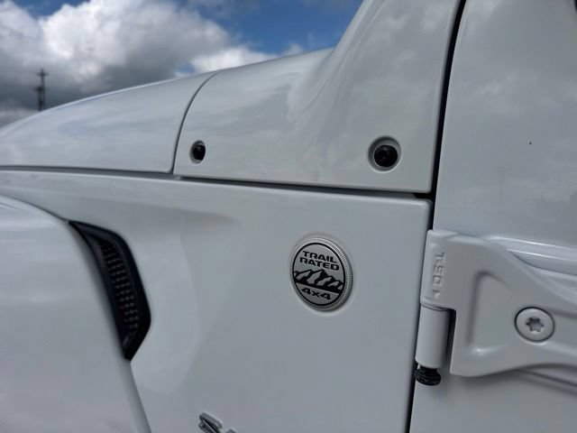 Used 2024 Jeep Wrangler Unlimited Sahara AWD/4WD image 10