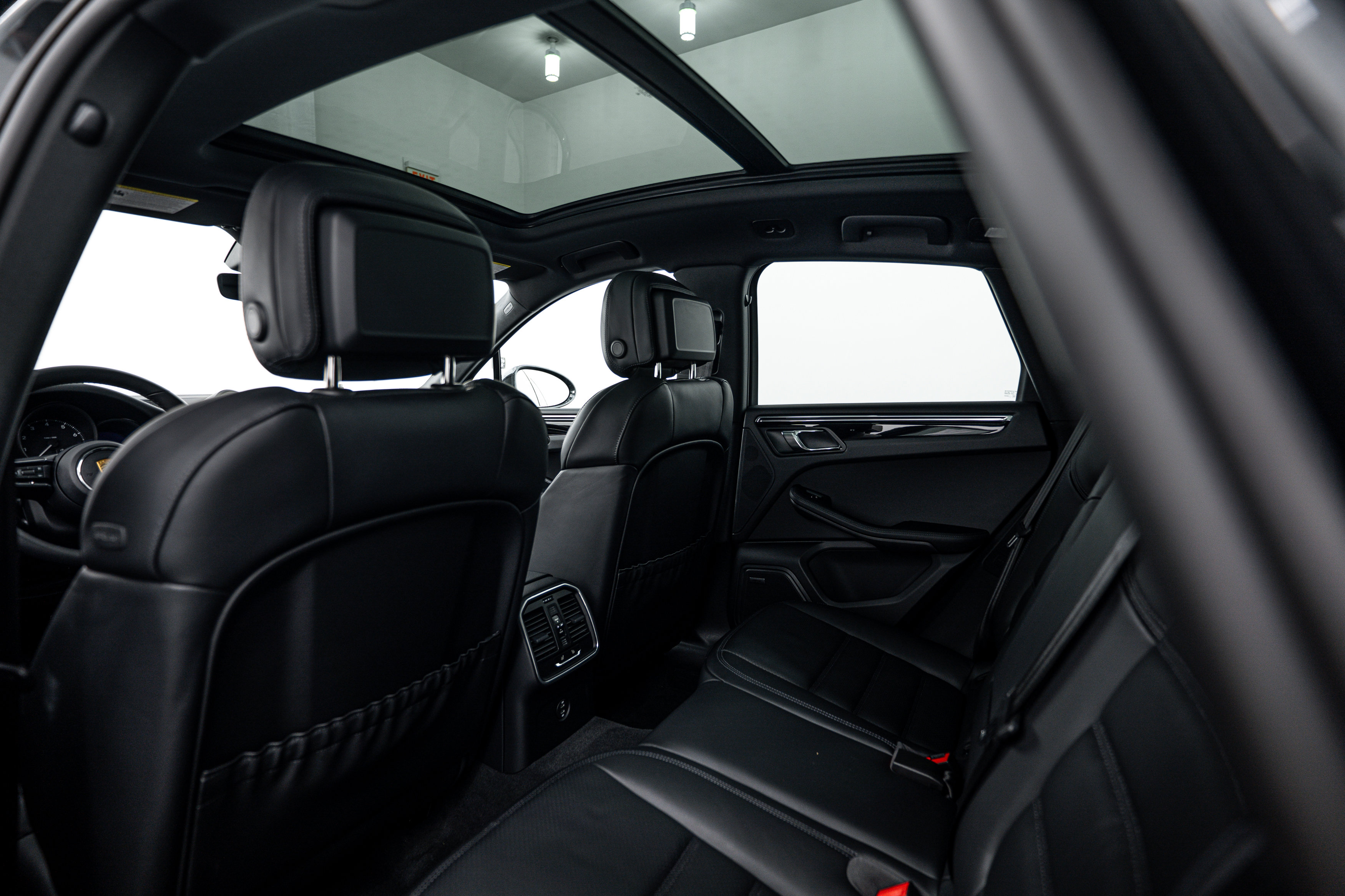 Certified 2026 Porsche Macan image 24