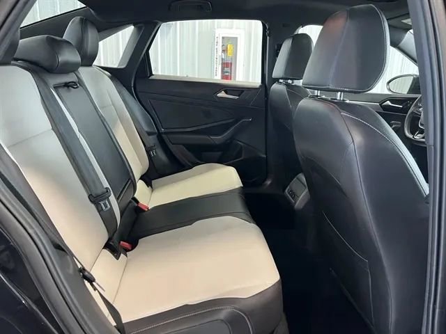 Used 2020 Volkswagen Jetta R-Line w/ R-Line Cold Weather Package FWD image 22
