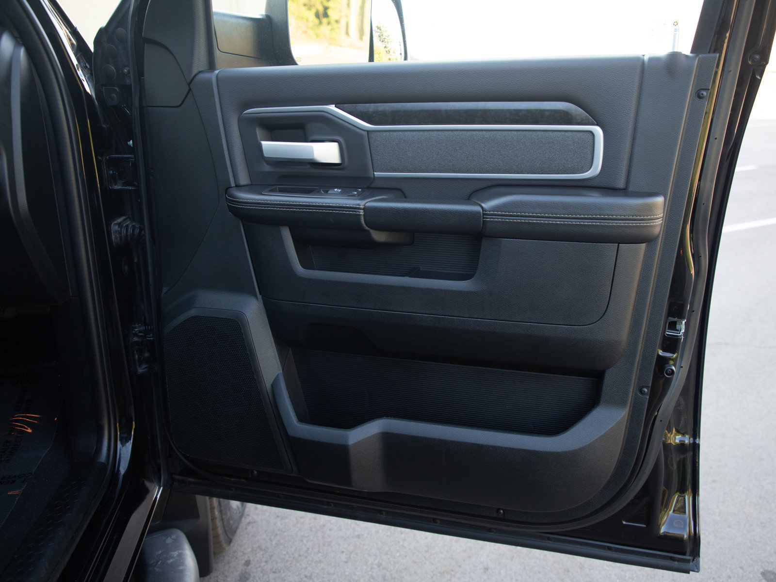 Used 2022 RAM 3500 Big Horn w/ Night Edition AWD/4WD image 13