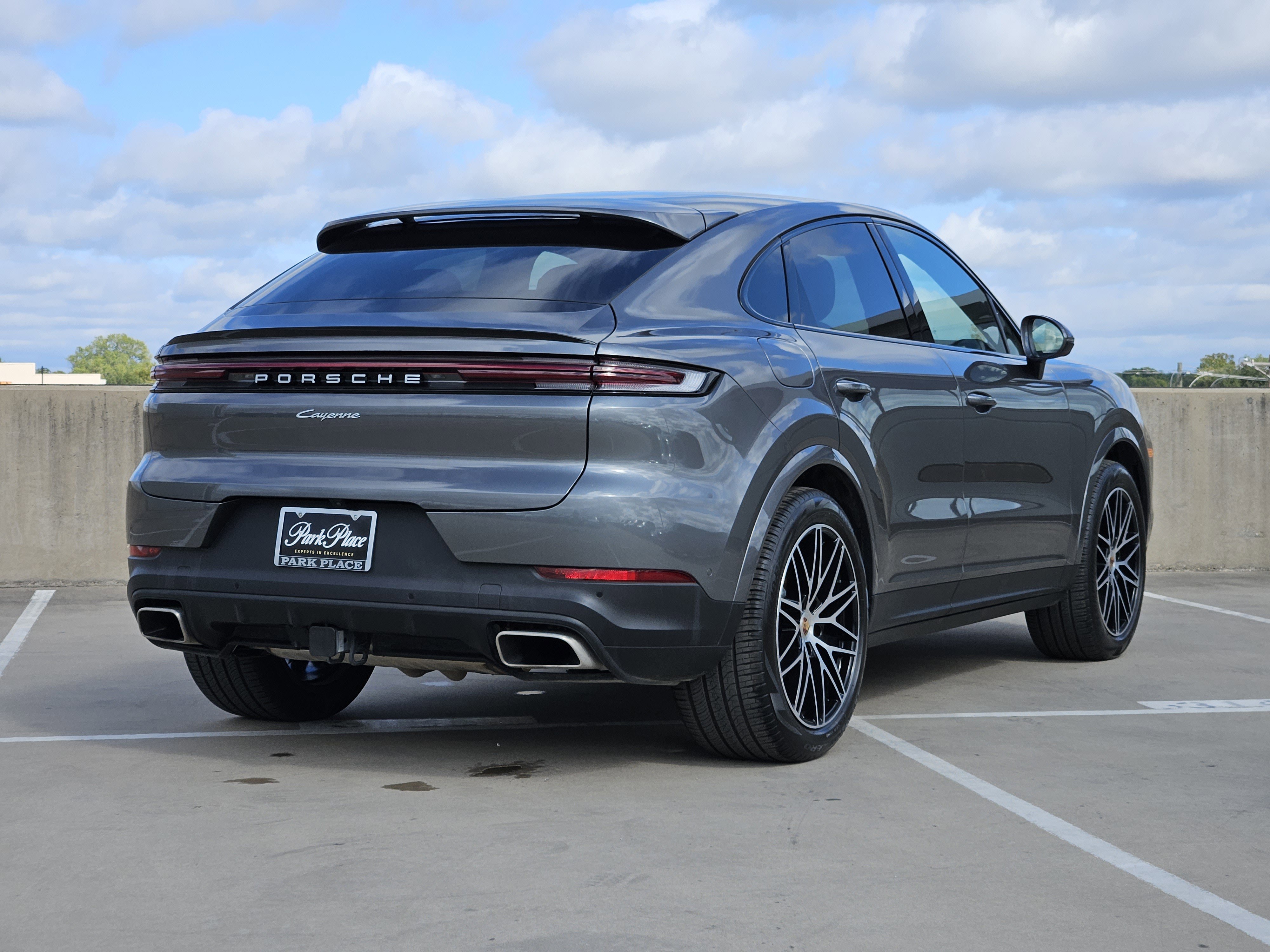 Certified 2025 Porsche Cayenne Coupe image 8