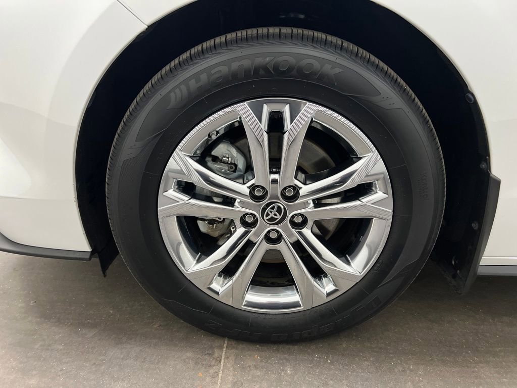 Used 2022 Toyota Sienna Platinum image 31