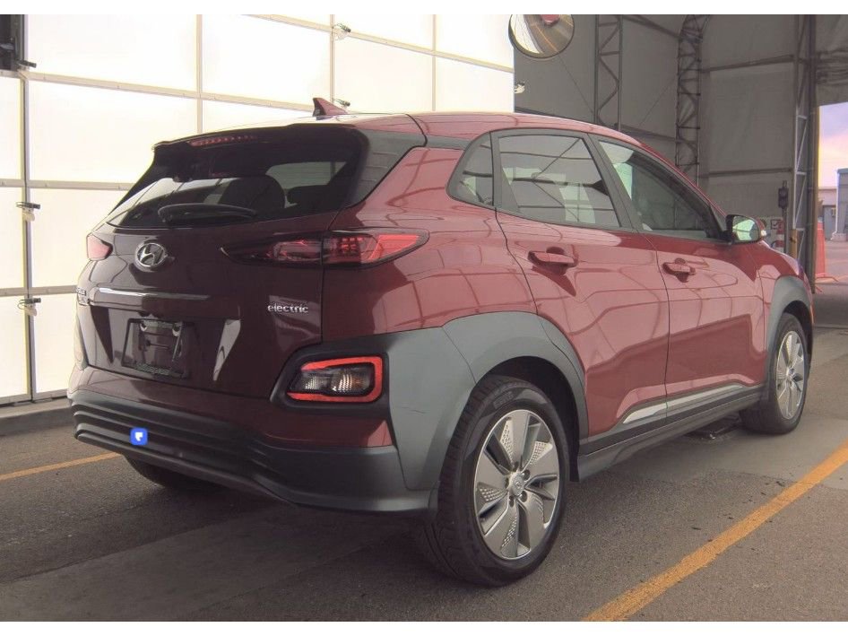 Used 2021 Hyundai Kona Limited w/ Cargo Package FWD image 2