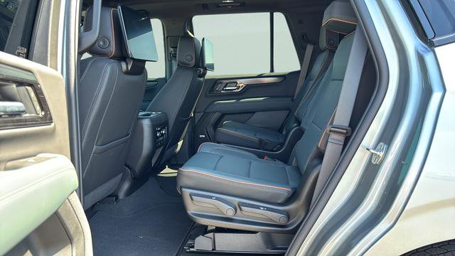 Used 2025 GMC Yukon AT4 w/ AT4 Premium Plus Package AWD/4WD image 19