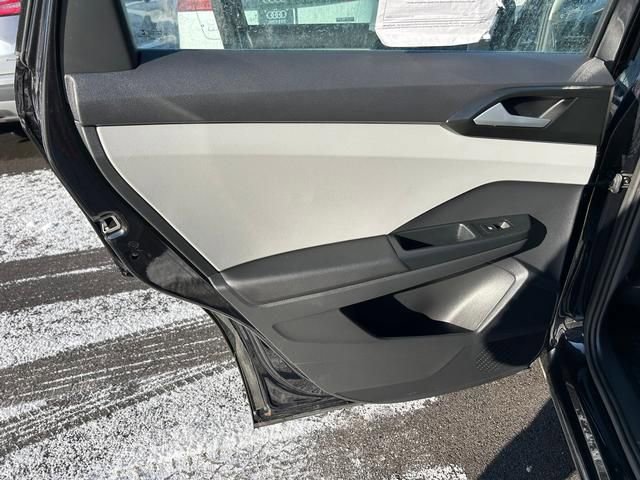 Used 2022 Volkswagen Taos S image 11