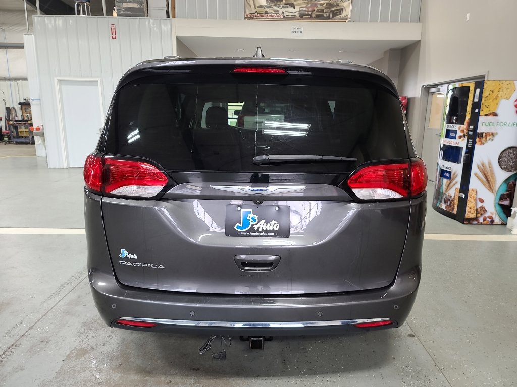 Used 2018 Chrysler Pacifica Touring-L image 6