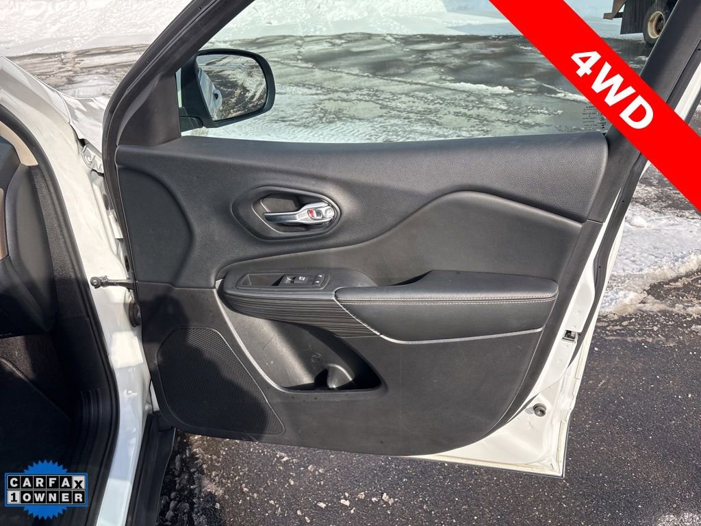 Used 2016 Jeep Cherokee Limited image 8