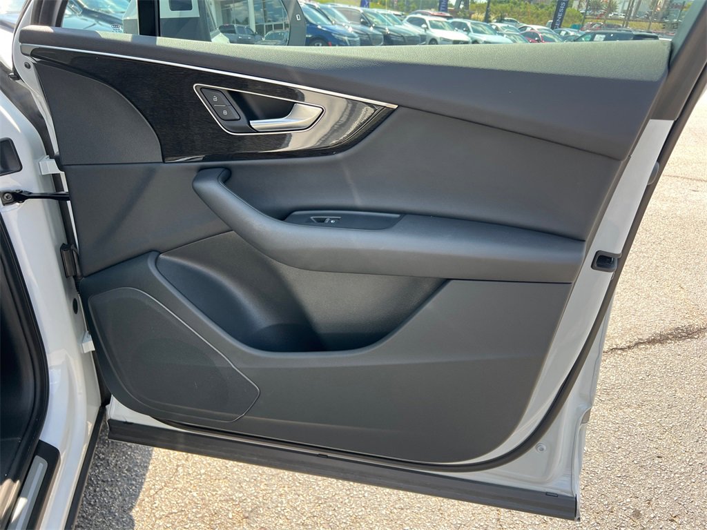 Used 2025 Audi Q7 2.0T Premium w/ Convenience Package image 14