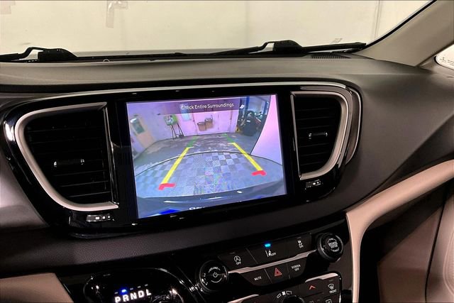 Used 2022 Chrysler Pacifica Touring-L image 20