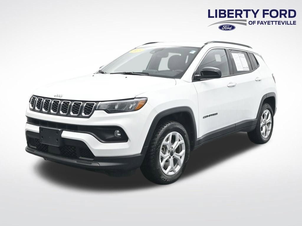 Used 2025 Jeep Compass Latitude image 1