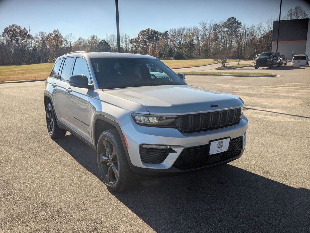 New 2025 Jeep Grand Cherokee Limited w/ Black Appearance Package image 7