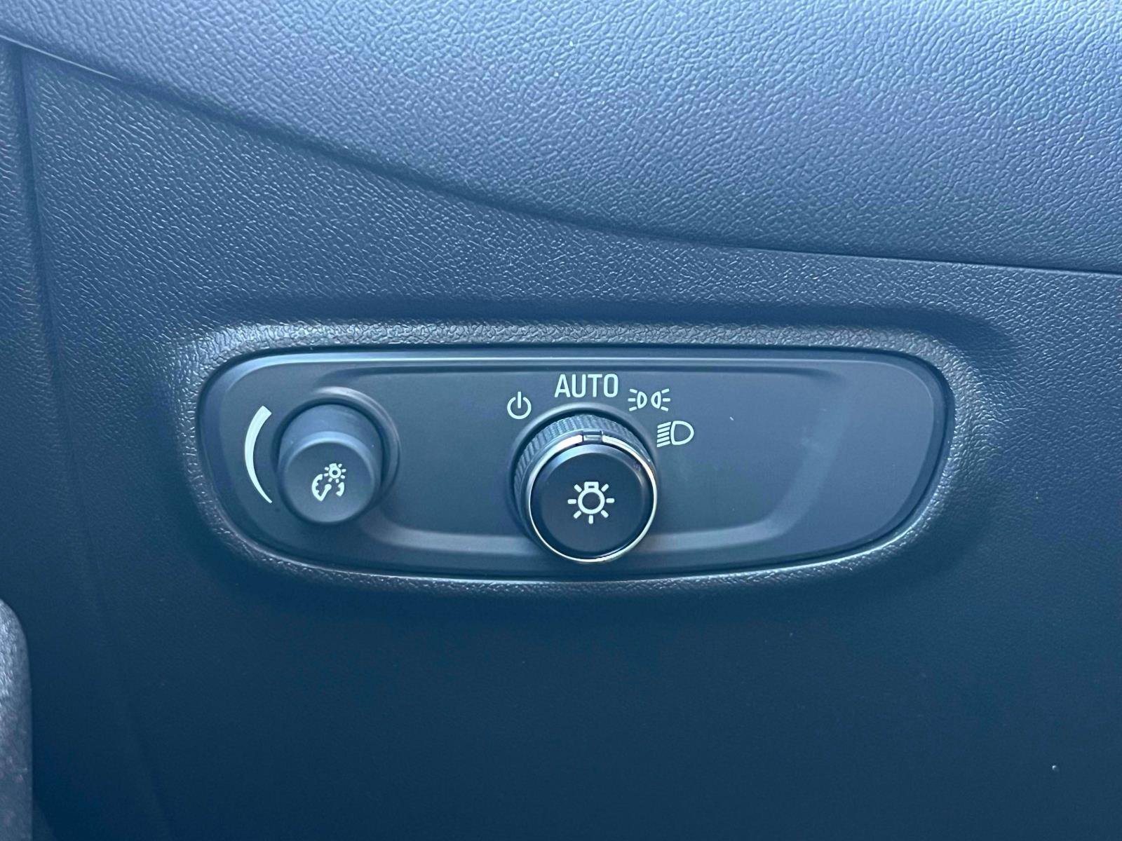 Used 2024 Chevrolet Equinox LS w/ LS Convenience Package FWD image 21