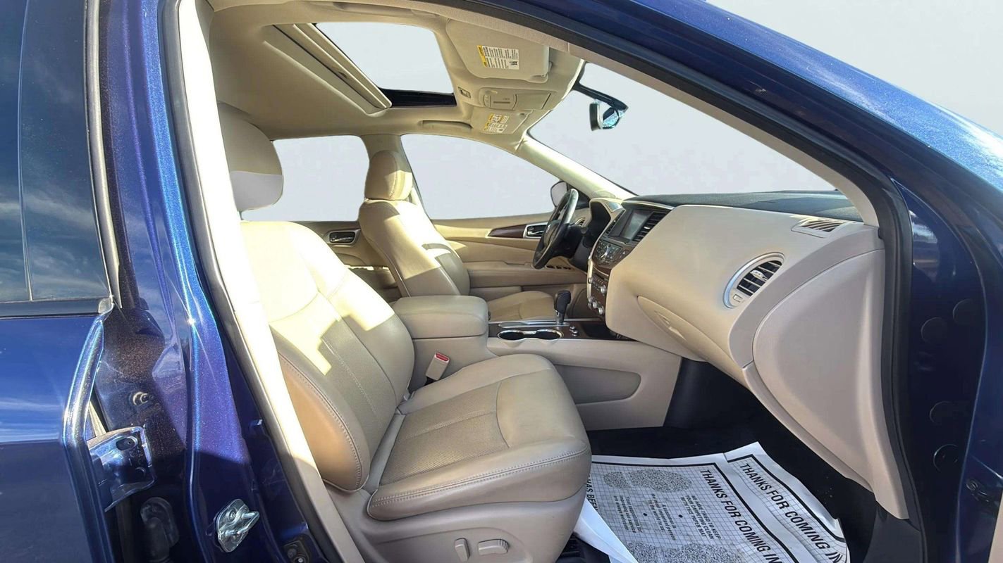 Used 2018 Nissan Pathfinder Platinum w/ Cargo Package image 16