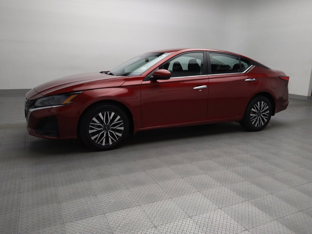 Used 2023 Nissan Altima 2.5 SV image 2