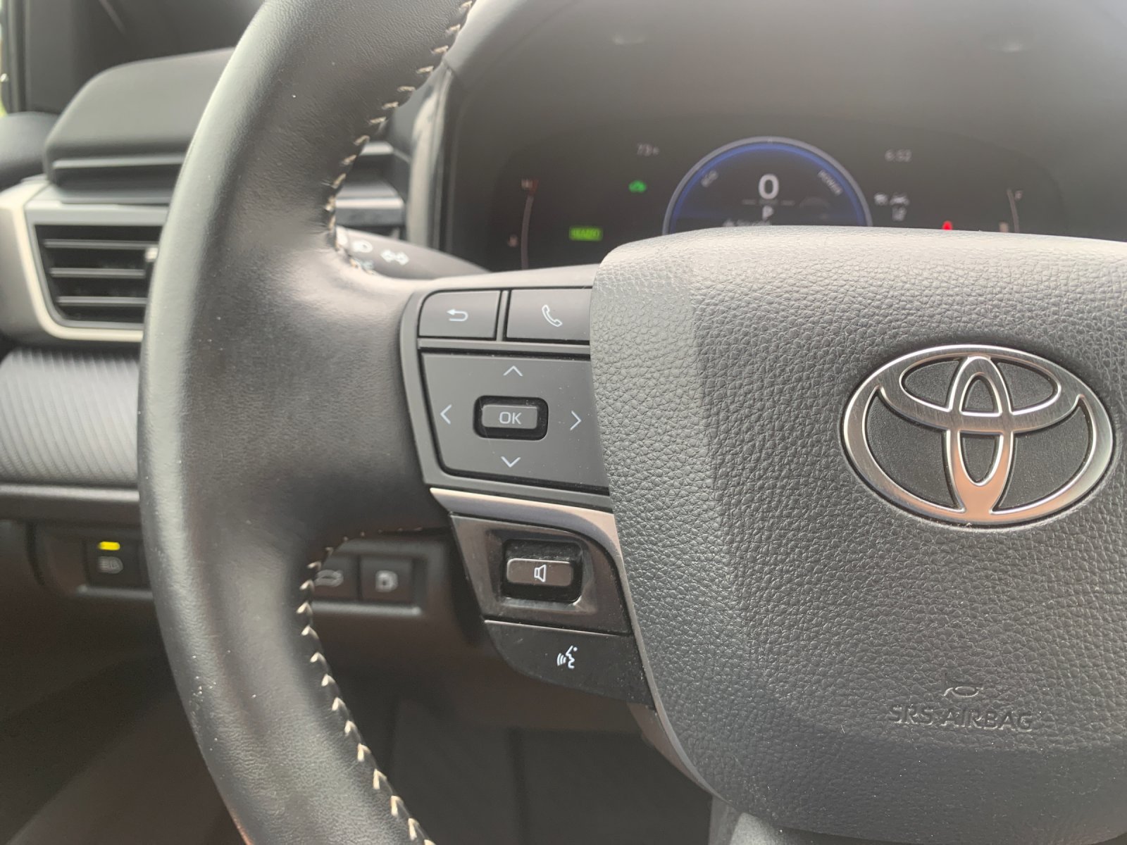 Used 2025 Toyota Camry SE FWD image 28
