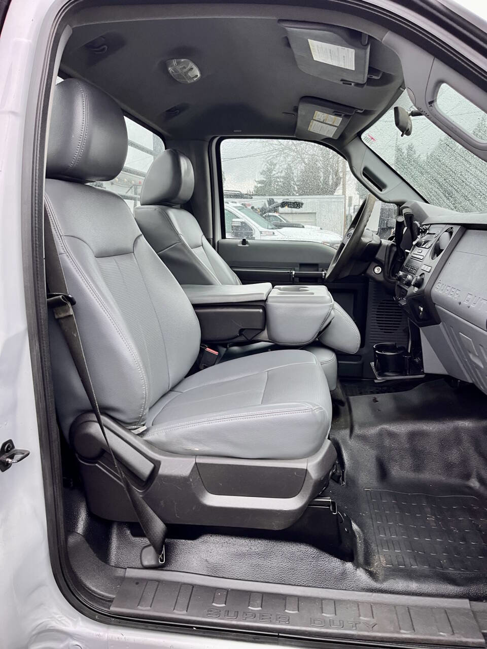 Used 2014 Ford F550 2WD Regular Cab Super Duty image 21