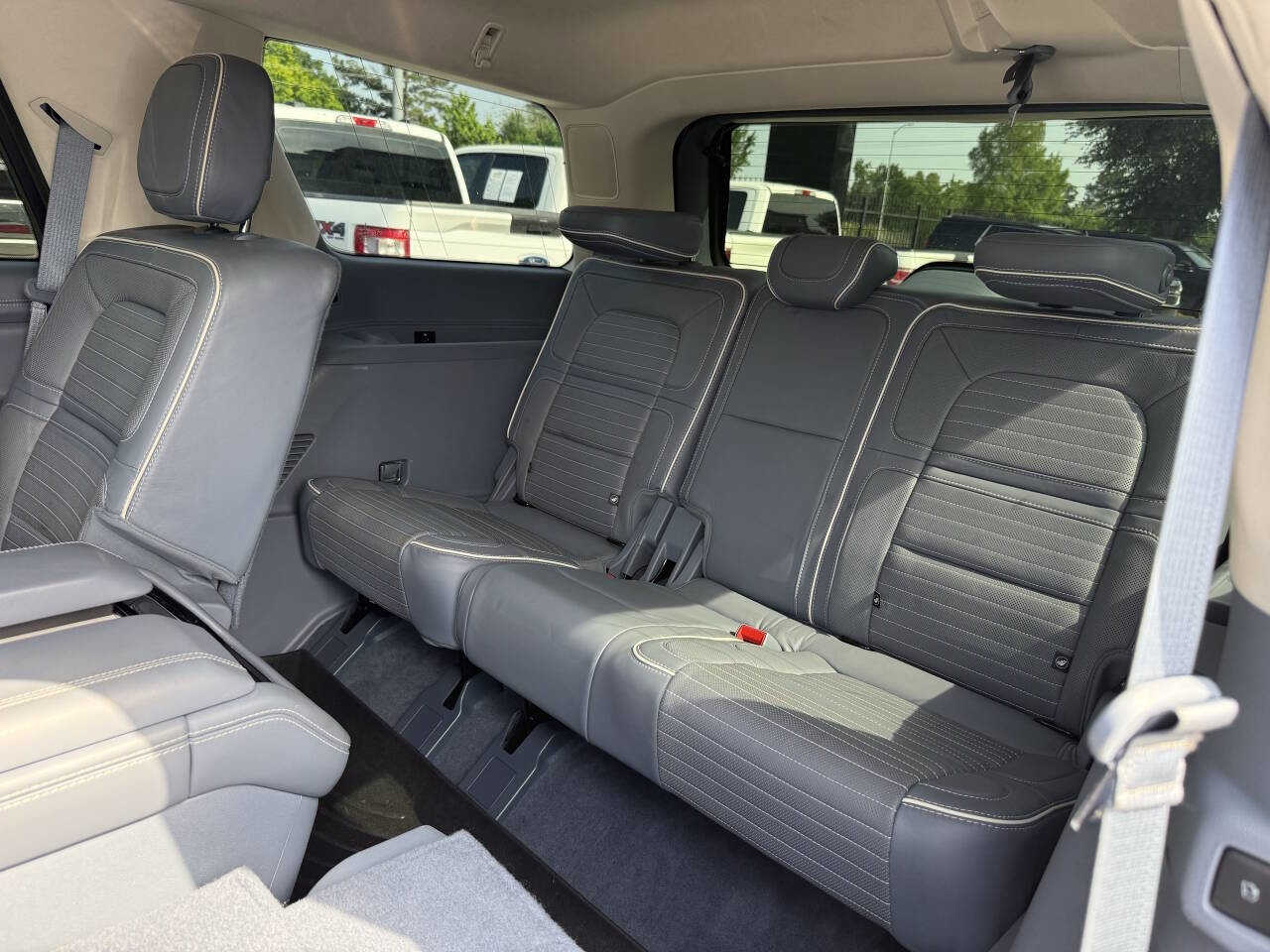 Used 2020 Lincoln Navigator Black Label w/ Cargo Convenience Package AWD/4WD image 19