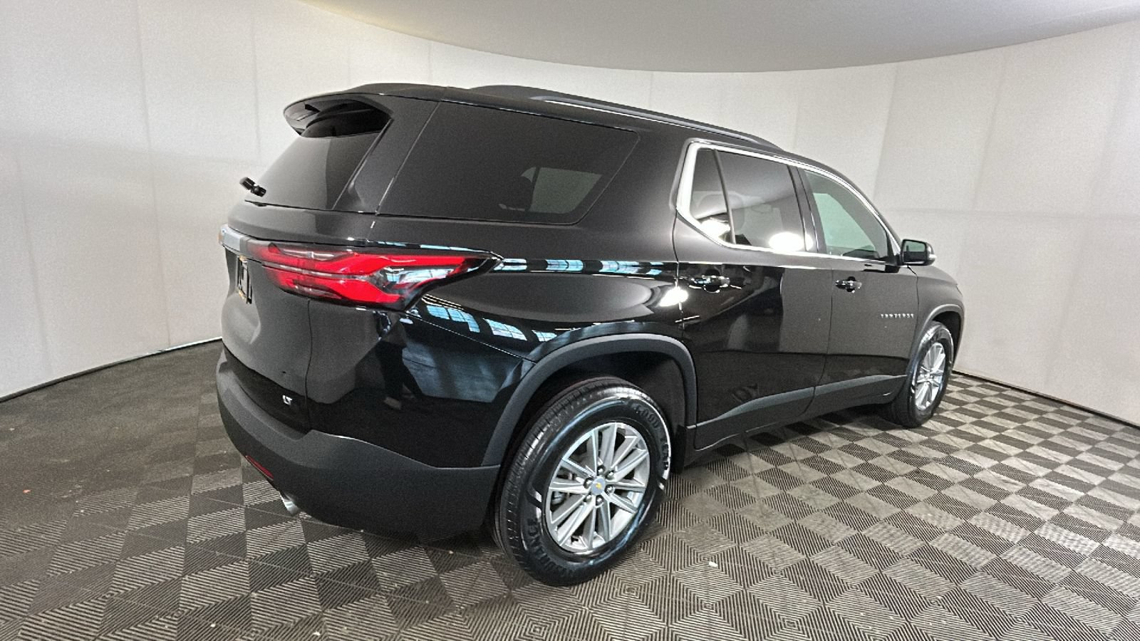 Used 2023 Chevrolet Traverse LT FWD video 3