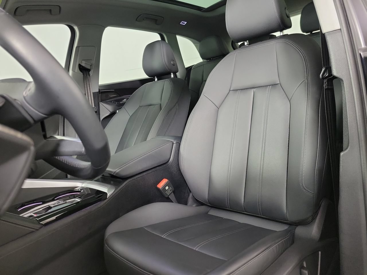 Used 2025 Audi Q5 Premium Plus w/ Premium Plus AWD/4WD image 26